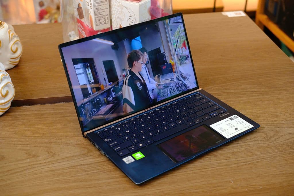 Laptop Asus ZenBook 14 (UX434FLC) Cấu hình: